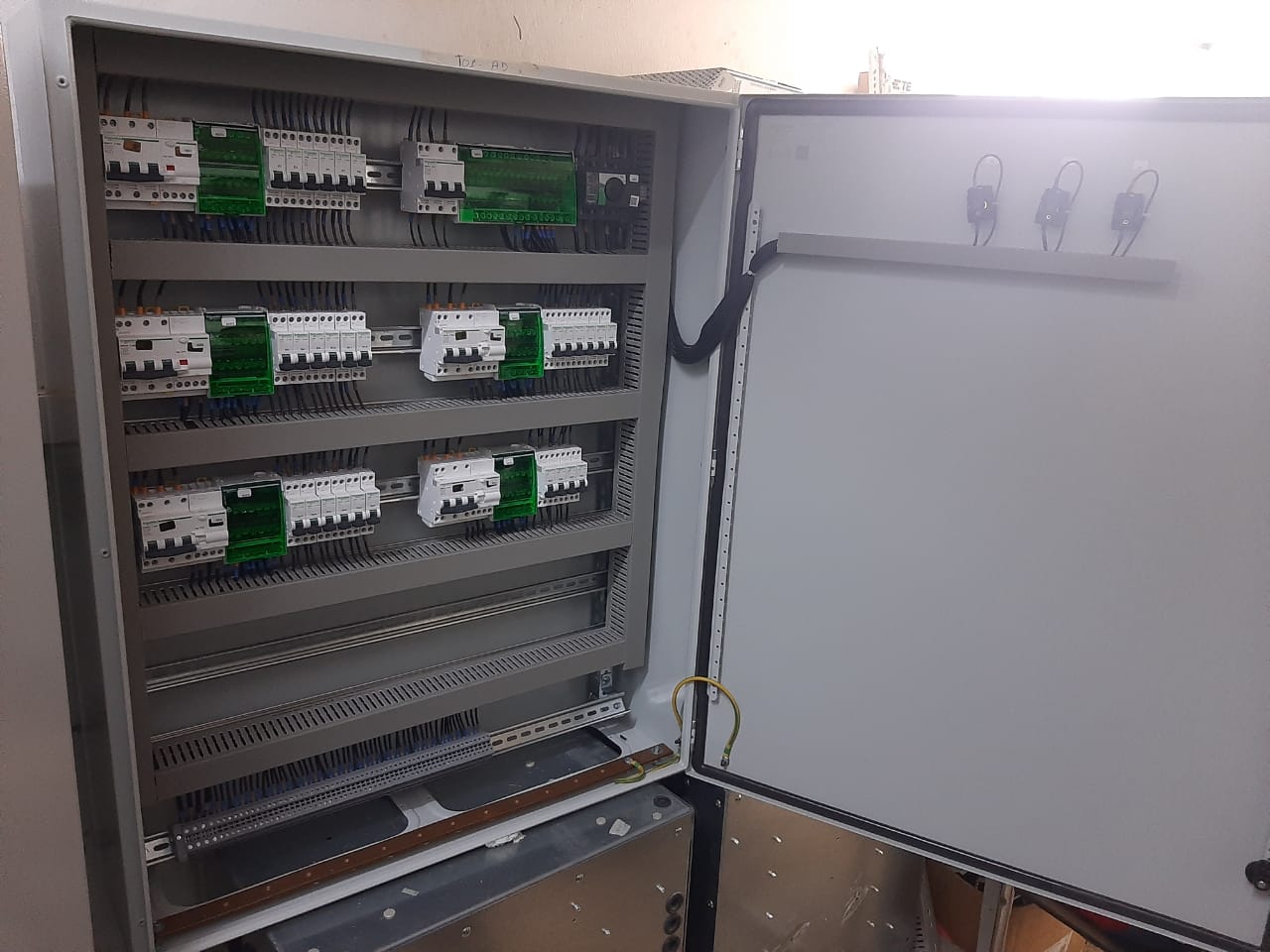 Tableau électrique basse tension assemblé